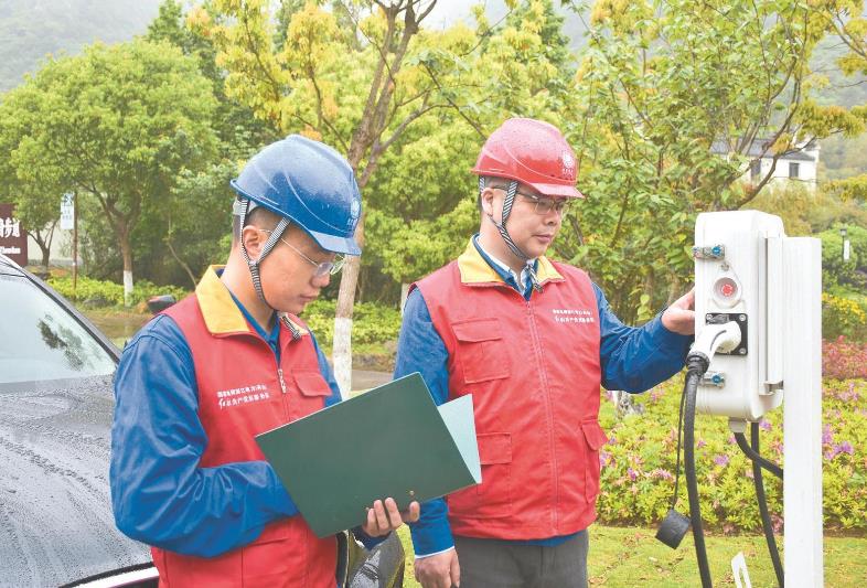 陳鳴：“空心村”變“開(kāi)心村”，供電服務(wù)總相伴