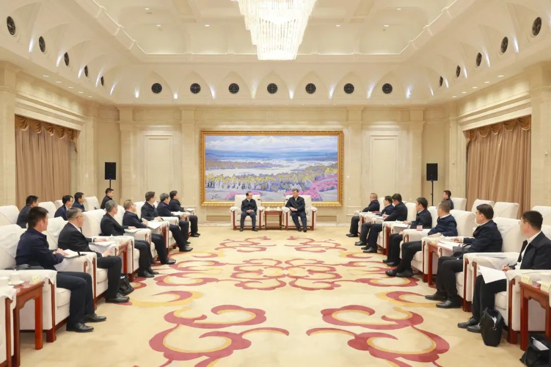 華電集團(tuán)黨組書記、董事長(zhǎng)江毅與新疆維吾爾自治區(qū)主要領(lǐng)導(dǎo)舉行會(huì)談