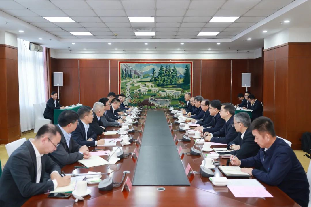 華電集團黨組書記、董事長江毅與上海電氣黨委書記、董事長吳磊舉行會談