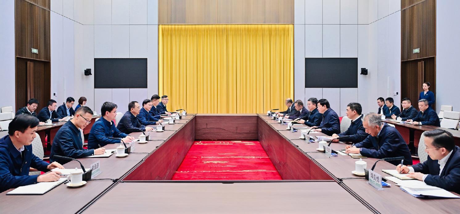 中國大唐集團(tuán)董事長鄒磊、總經(jīng)理張傳江與國家電網(wǎng)董事長張智剛、總經(jīng)理龐驍剛會(huì)談