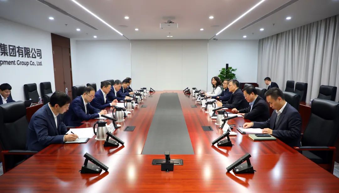 中國電氣裝備董事長李洪鳳、總經(jīng)理周群會見佛山市委書記唐屹峰