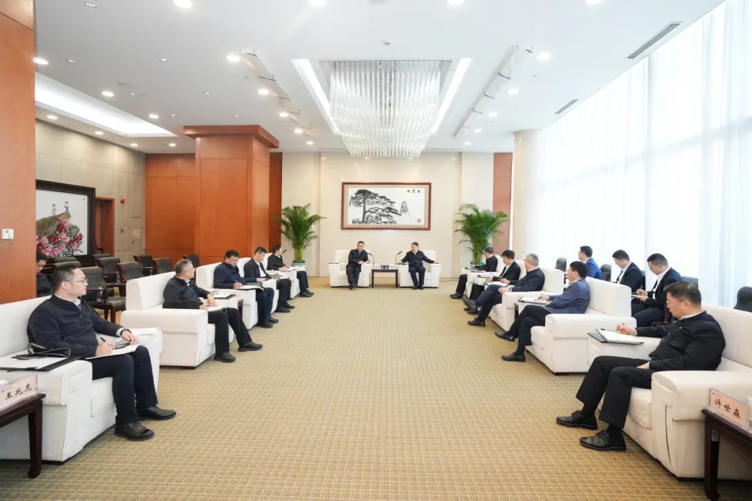 華能集團(tuán)董事長溫樞剛、總經(jīng)理張文峰會(huì)見哈電集團(tuán)董事長曹志安、總經(jīng)理黃偉
