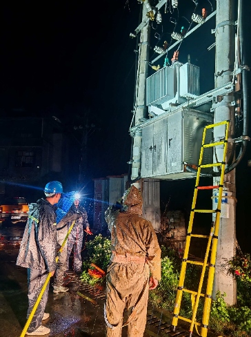 湖北通城：驚雷過(guò)后，150戶停電無(wú)訴求